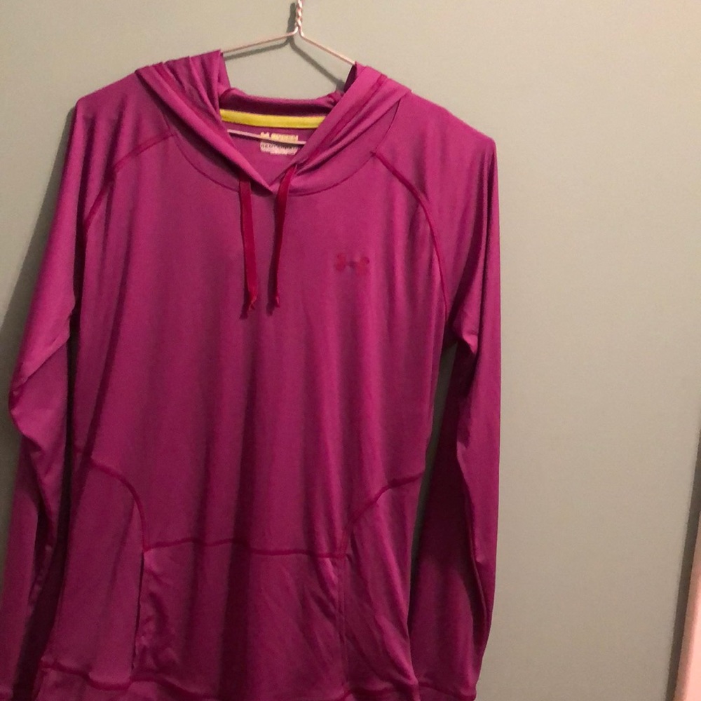 Fitted light hoodie